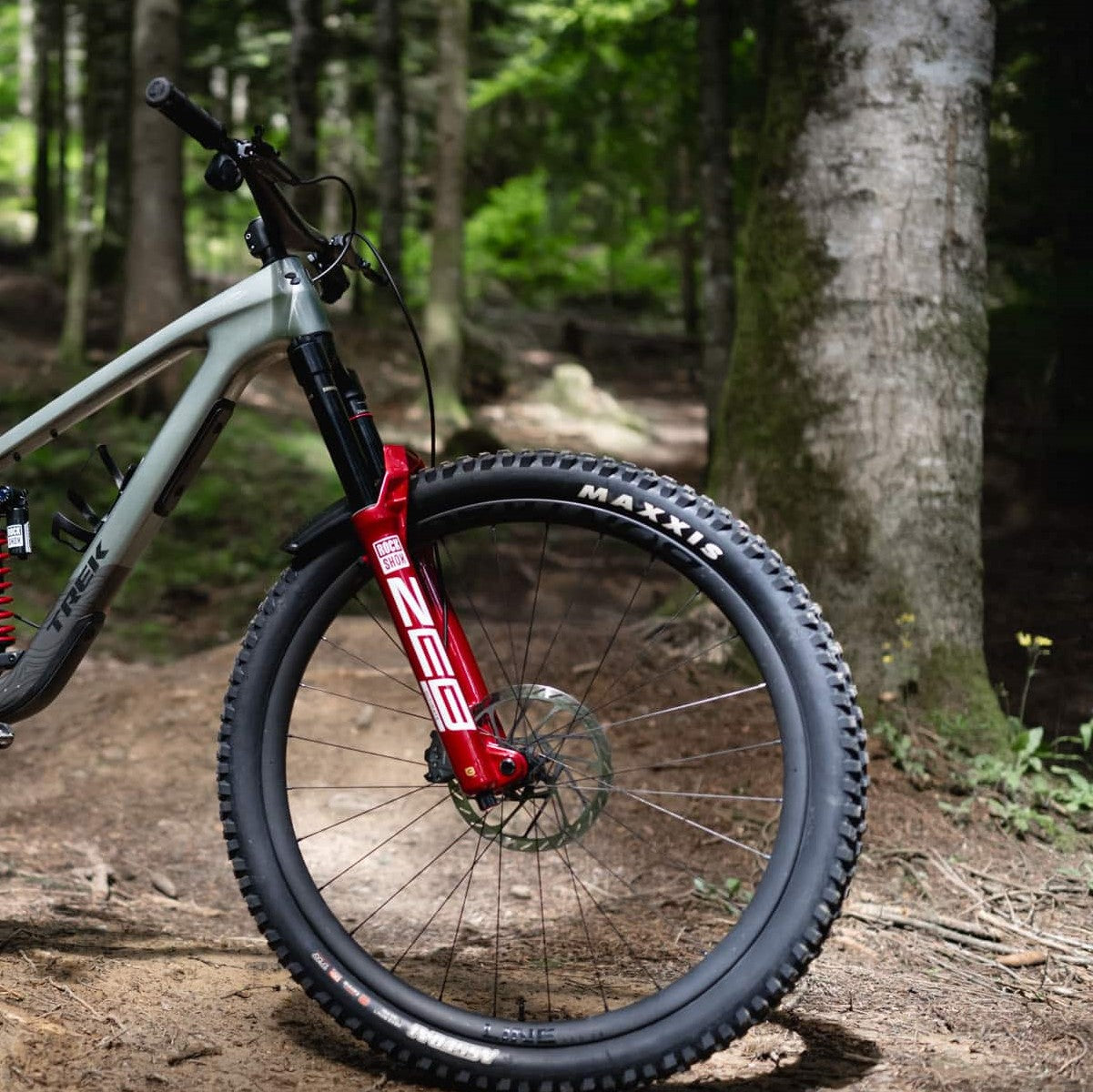 ROCKSHOX ZEB ULTIMATE CHARGER 3.1 RC2 27.5" DEBONAIR+ Tapered Fork Axle 15x110mm Boost Red Electric