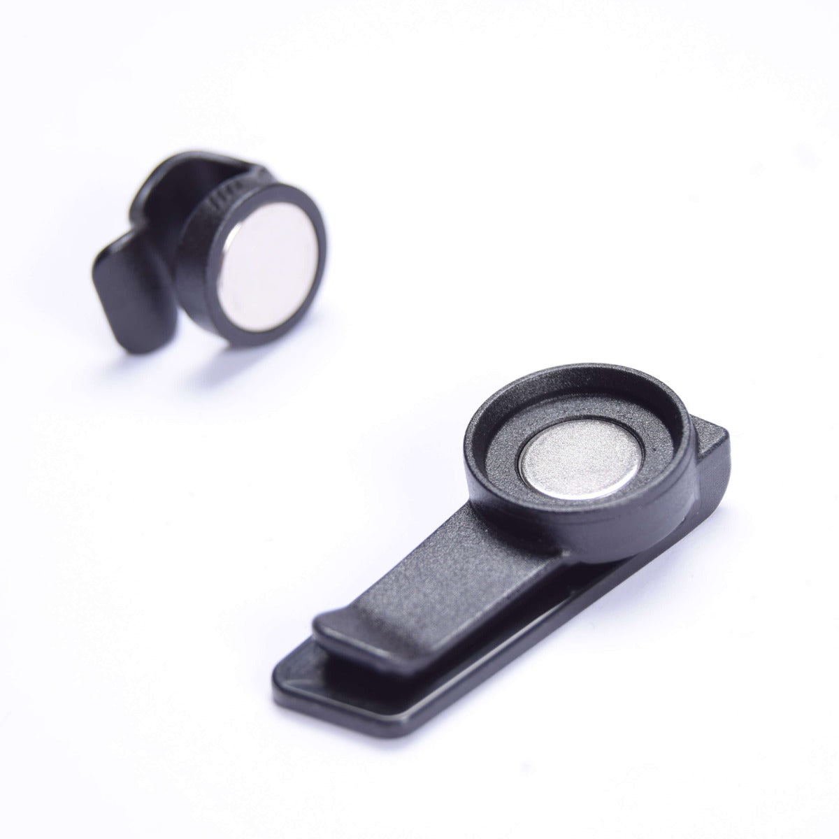 Suporte magnético universal para o saco de hidratação USWE MAGNETIC TUBE CLIP Preto
