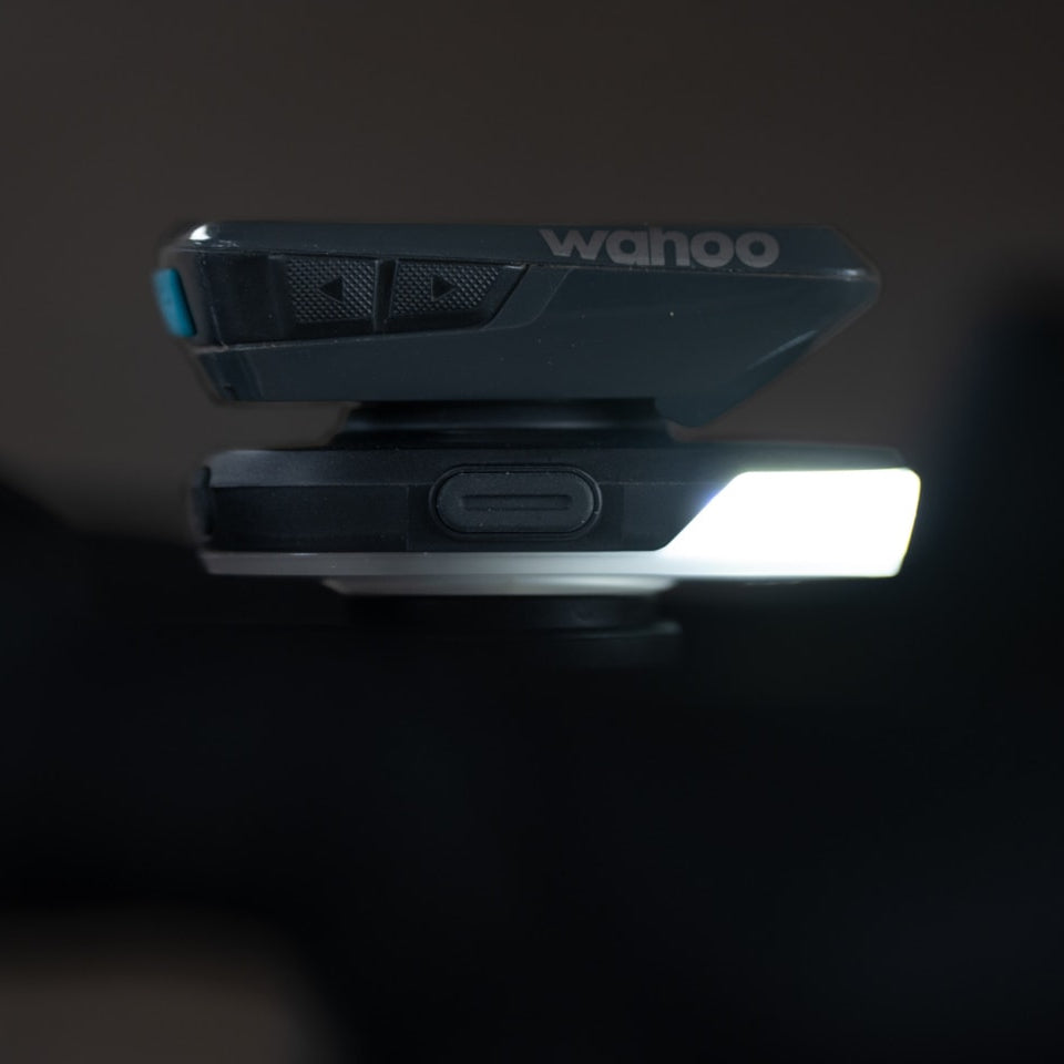 Farol dianteiro BBB SLICE 300 com inserção de GPS GARMIN WAHOO