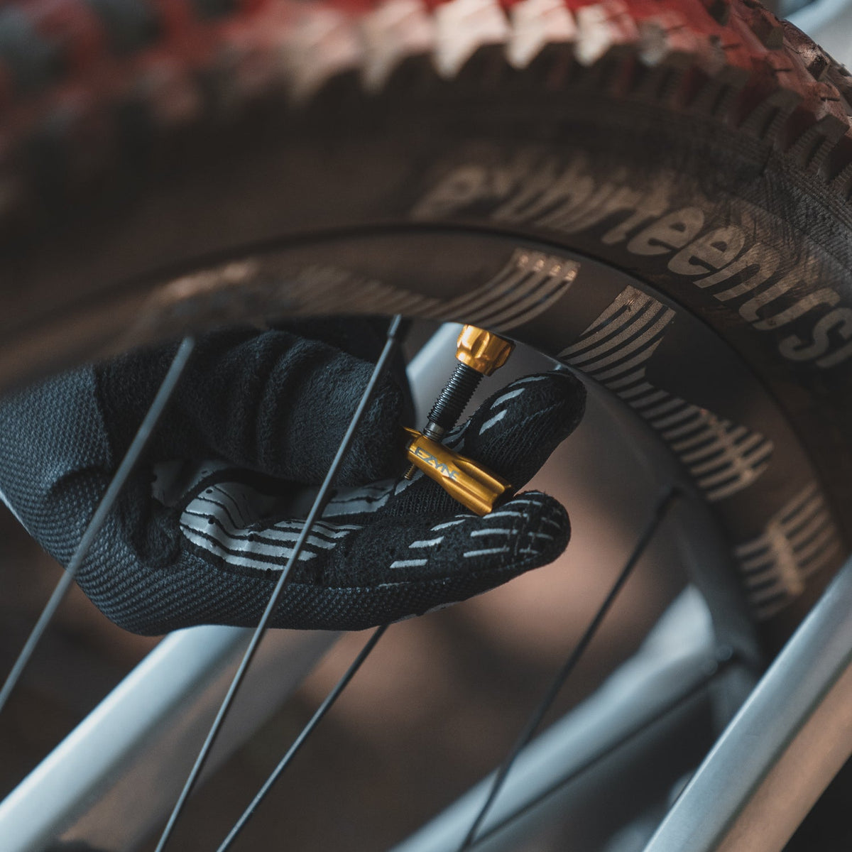 Tampa de válvula LEZYNE CNC preta
