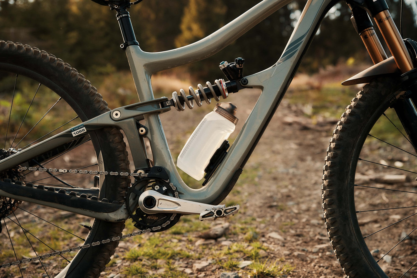 FIDLOCK TWIST COMPACT Garrafa com fita magnética (750ml) Transparente