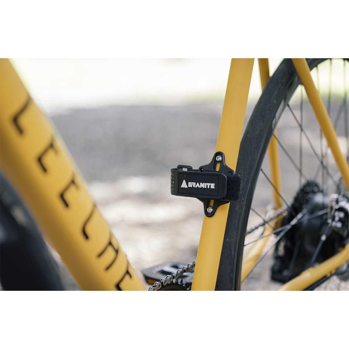 GRANITE DESIGN PORTALEDGE XE Correia universal para garrafas com parafuso e extensão para suporte de garrafas Preto