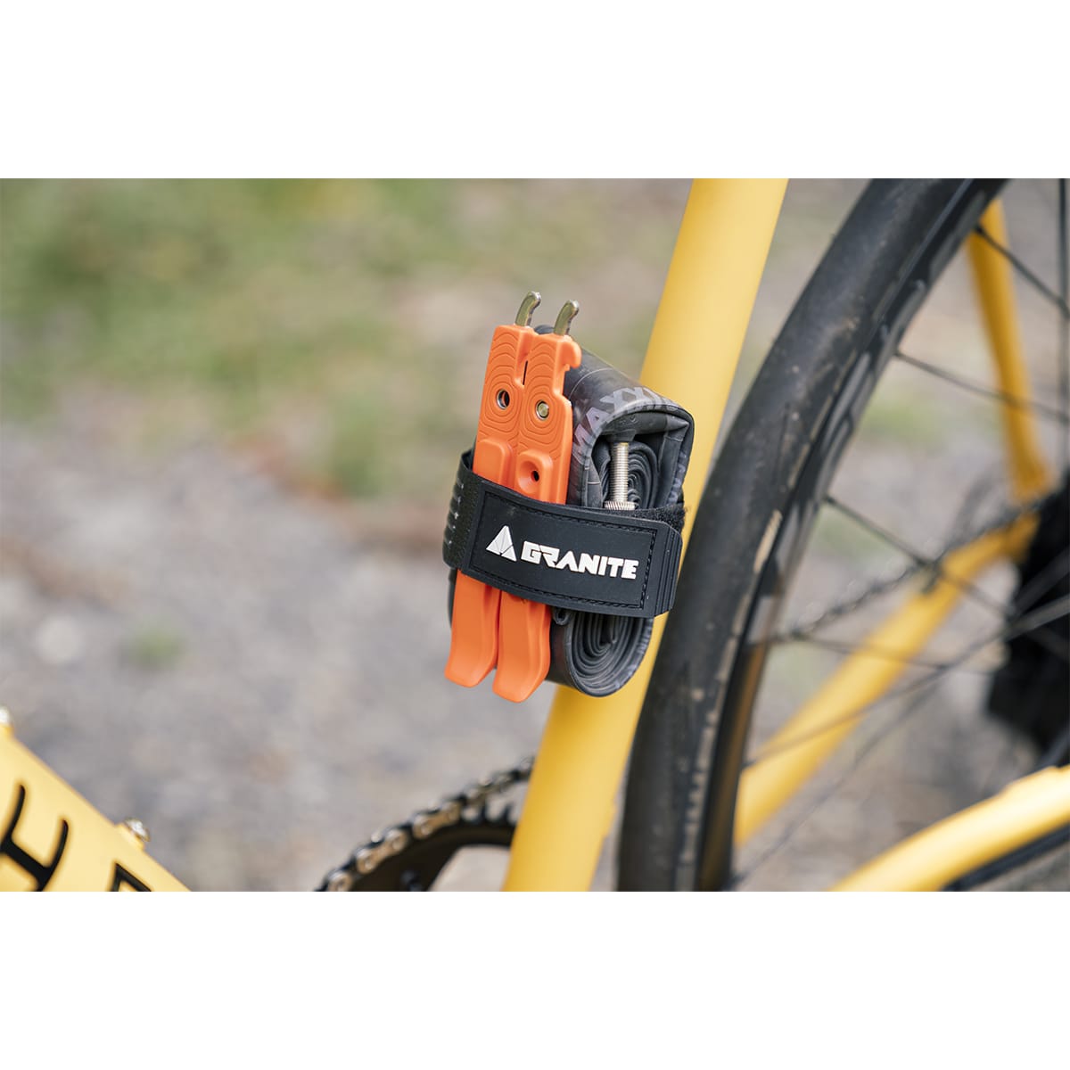 GRANITE DESIGN PORTALEDGE XE Correia universal para garrafas com parafuso e extensão para suporte de garrafas Preto