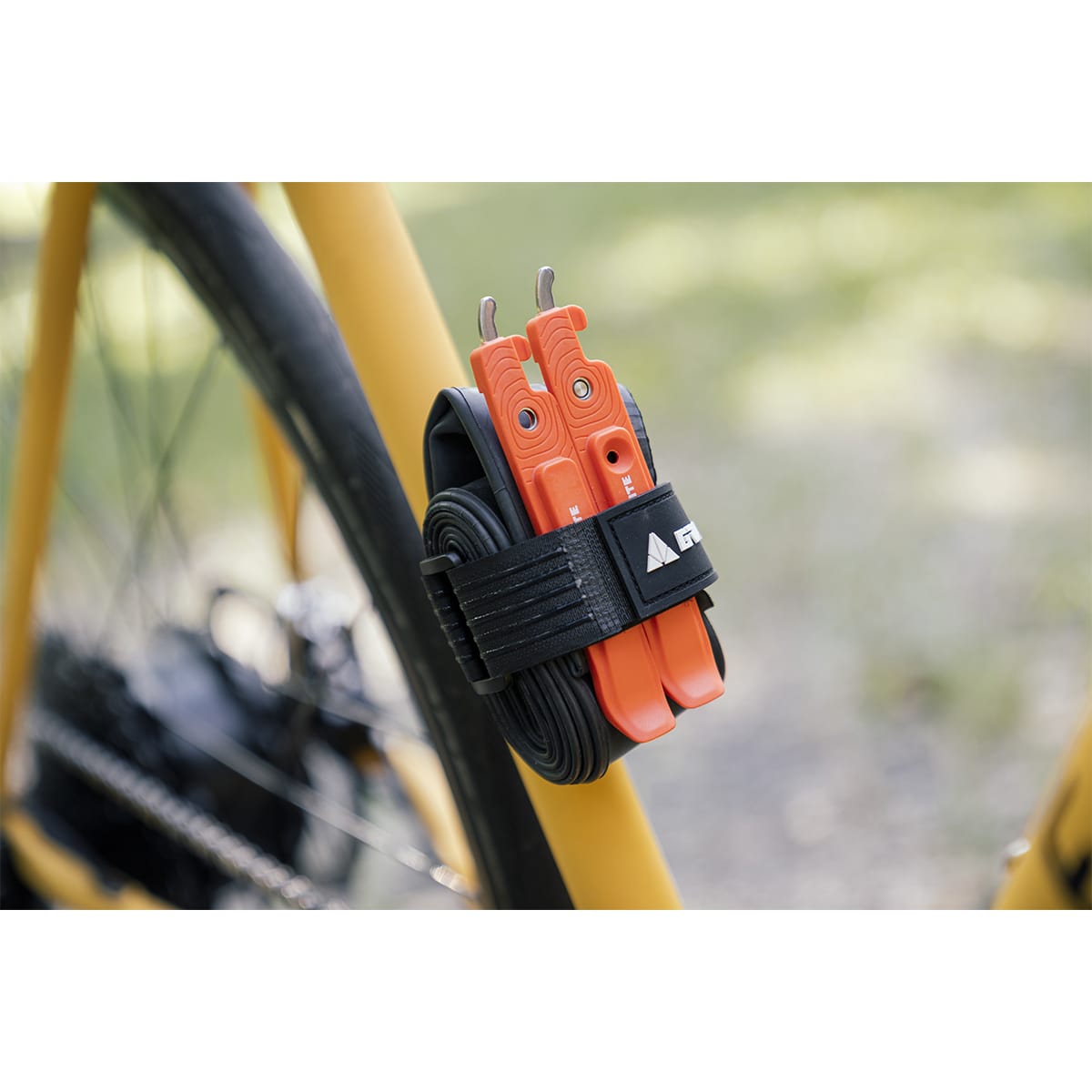 GRANITE DESIGN PORTALEDGE XE Correia universal para garrafas com parafuso e extensão para suporte de garrafas Preto