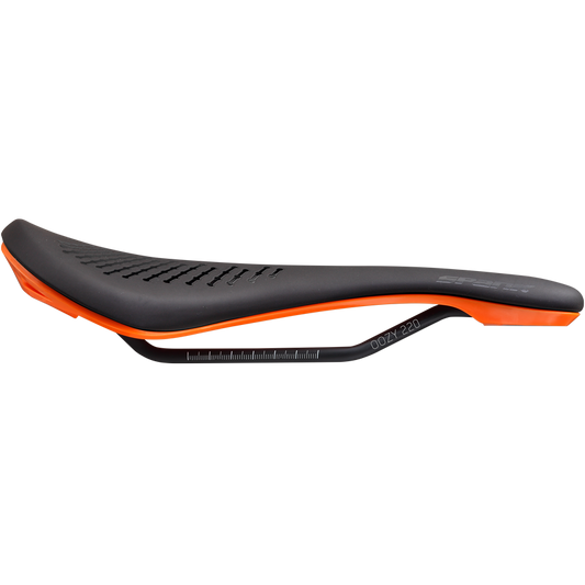 SPANK OOZY 220 144mm Selim CrN/Ti Rails Laranja