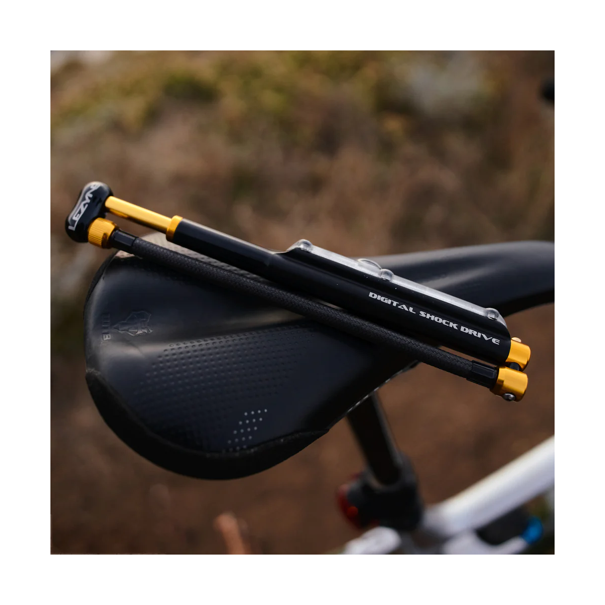 Bomba de suspensão de alta pressão LEZYNE DIGITAL SHOCK DRIVE Preto/dourado