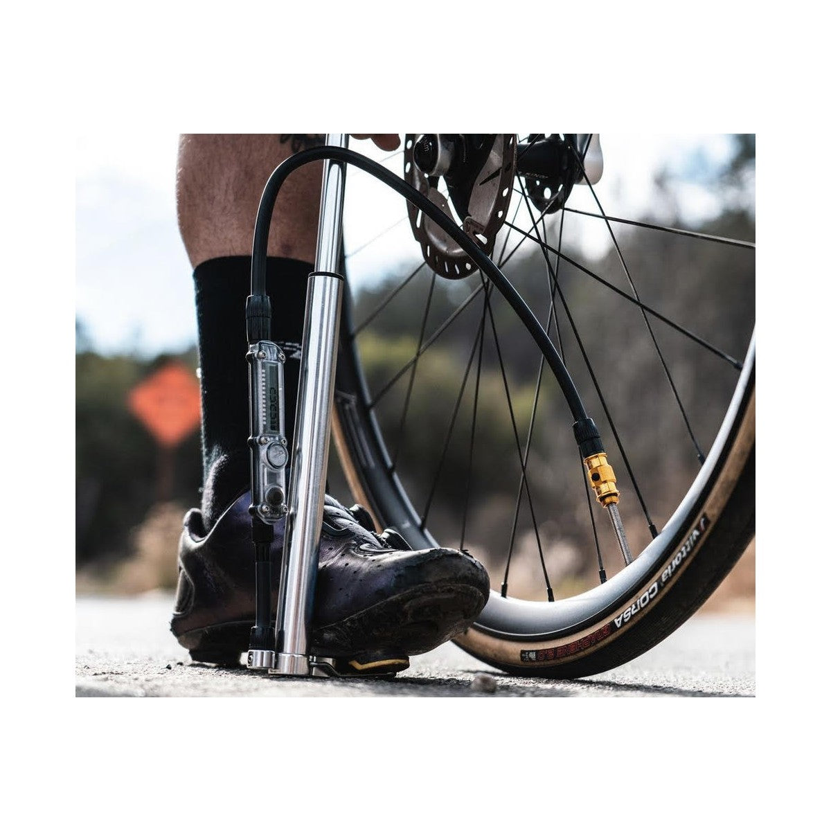 Bomba de pé compacta LEZYNE MICRO FLOOR DRIVE DIGITAL HVG Prata