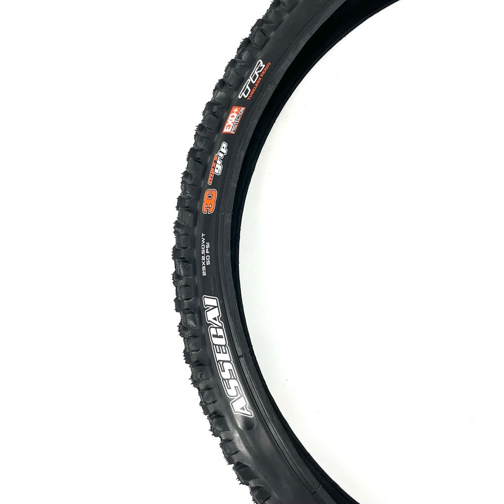 Pneu maxxis assegai 29x2.50 wt exo+ 3c maxxgrip cubar sem tubo pronto flexível preto
