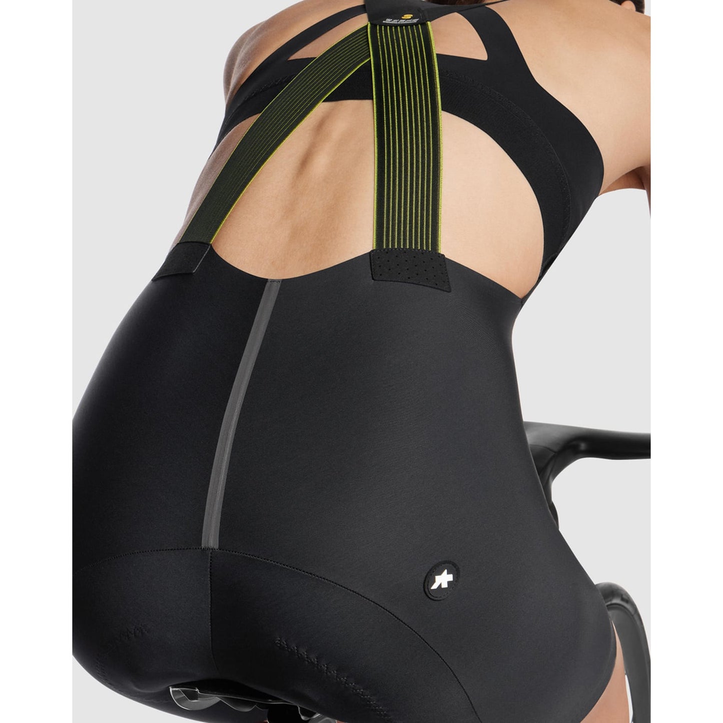 ASSOS DYORA R SPRING FALL Calças curtas com babete para mulher Preto