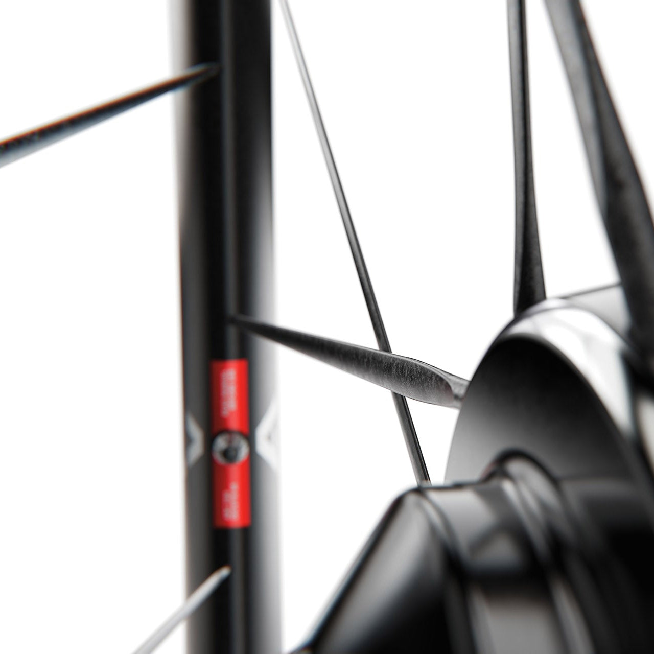 Roda dianteira DT SWISS ARC 1100 DICUT WTS 85 Tubeless Ready (bloqueio central)