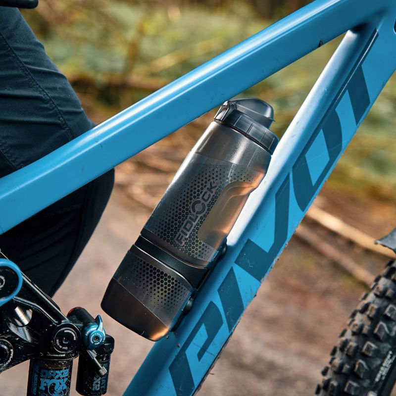 Kit garrafa e porta-garrafas FIDLOCK TWIST BIKE BASE 800 ml Fumado