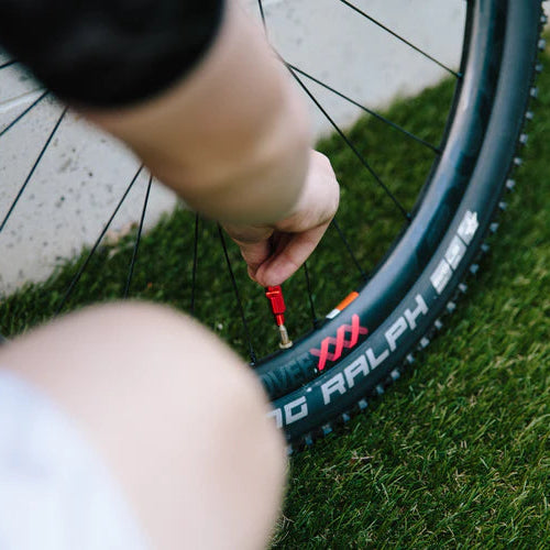 Seringa para válvula Alu de fluido preventivo KOM CYCLING