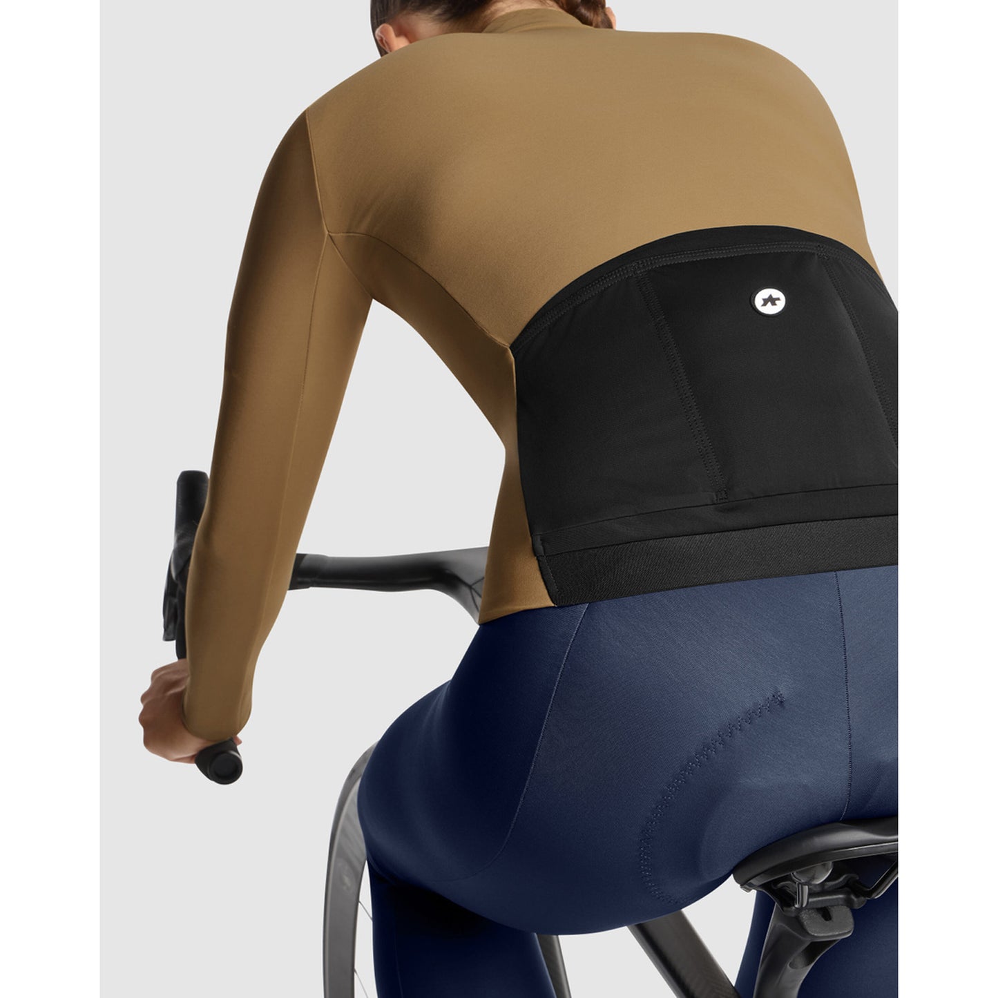 ASSOS UMA GT C2 Camisola de manga comprida para mulher Cinza bronze