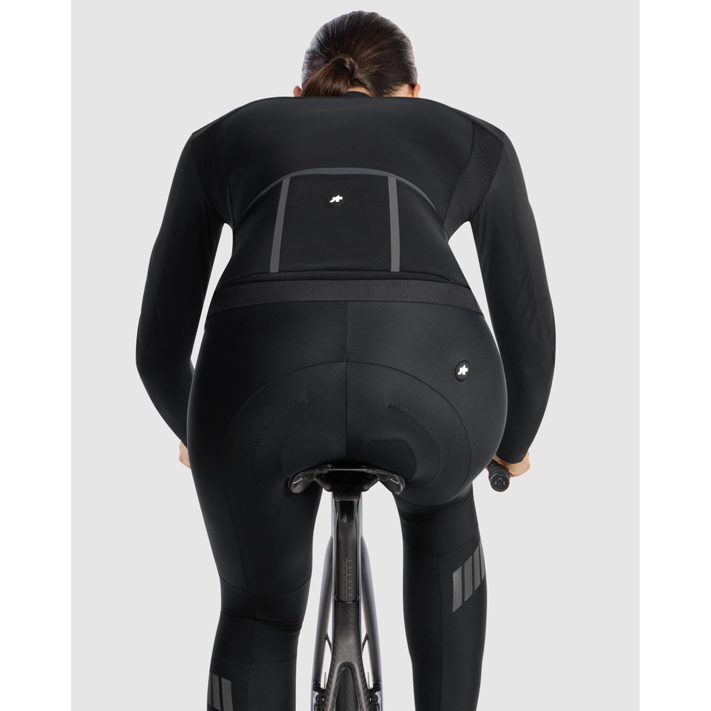 Casaco preto ASSOS DYORA R S11 para mulher