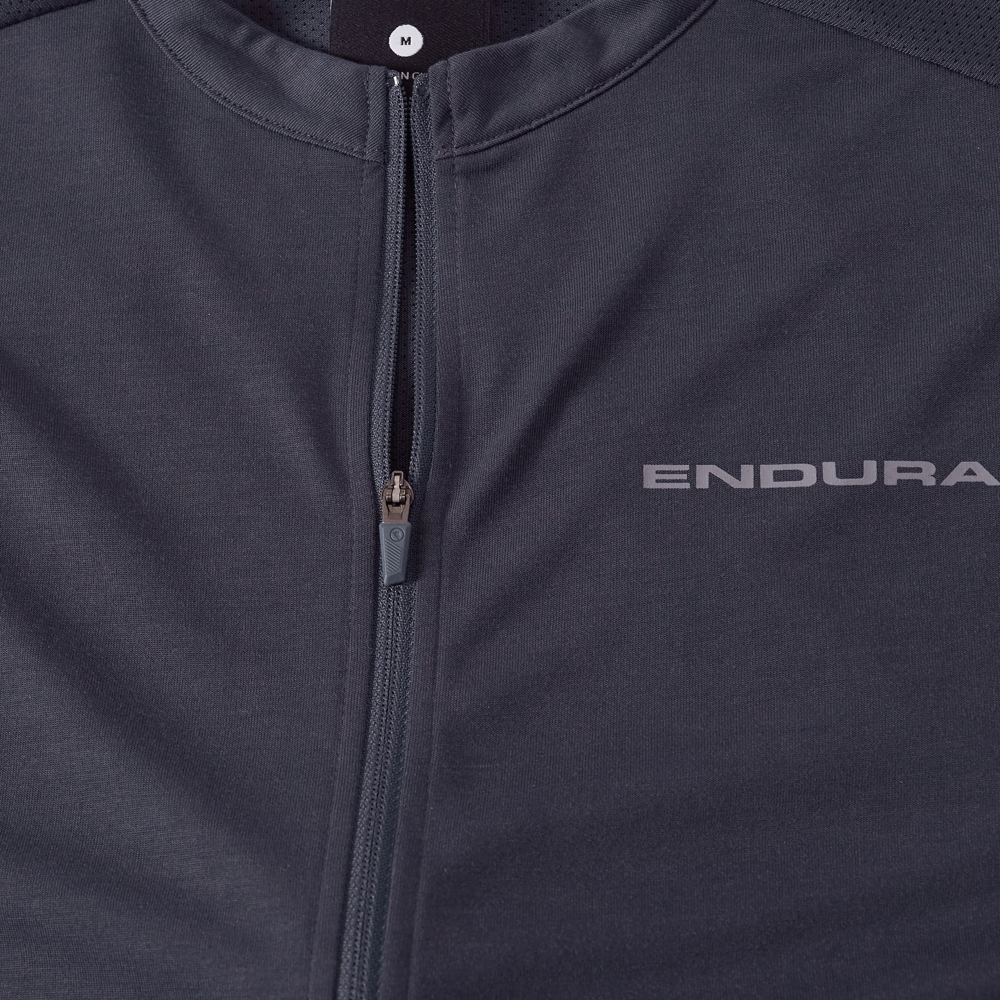 ENDURA LOOP ZIPPED Short Sleeve Carbon Jersey Cinzento