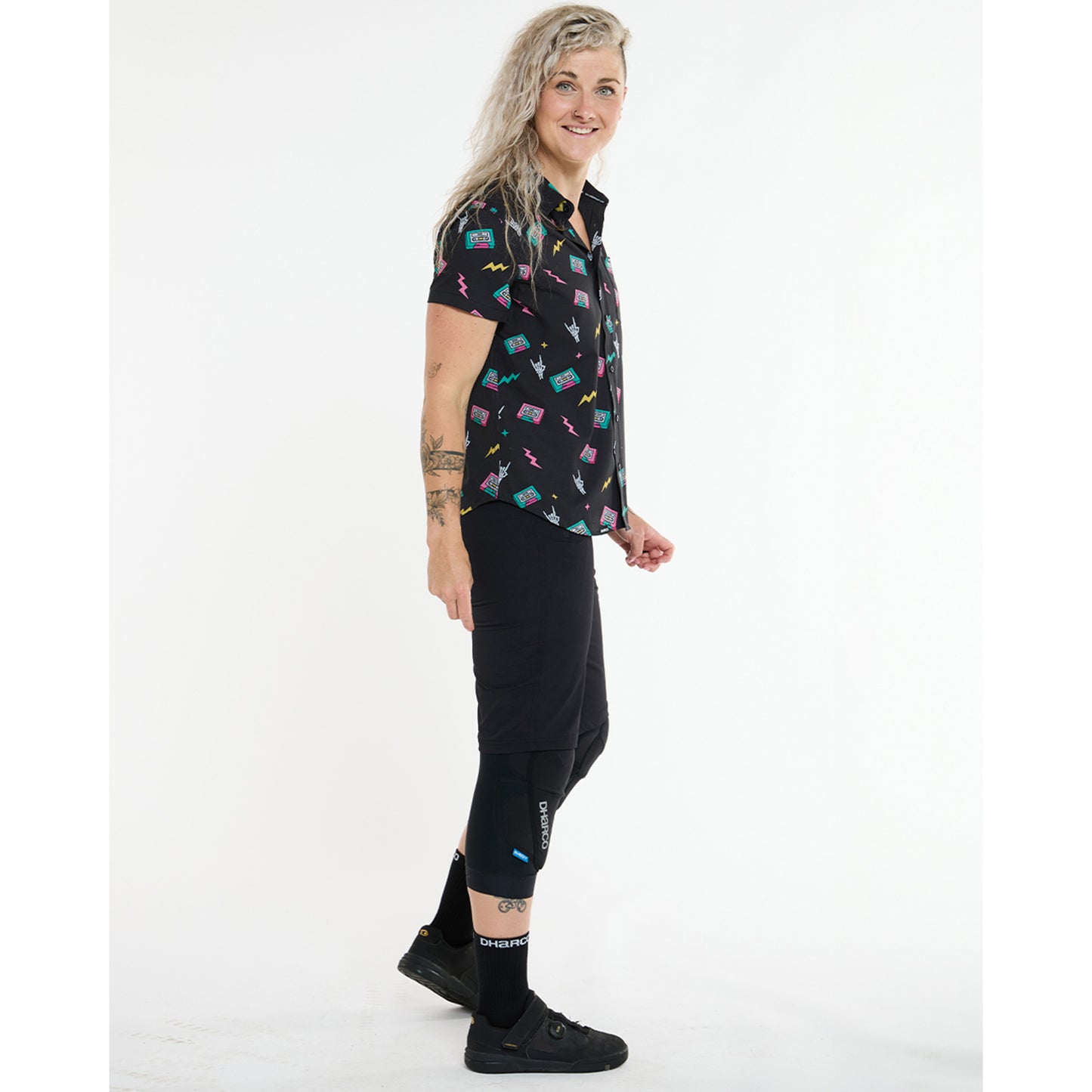 Camisa técnica DHARCO TECH PARTY MIX TAPE para mulher Preto