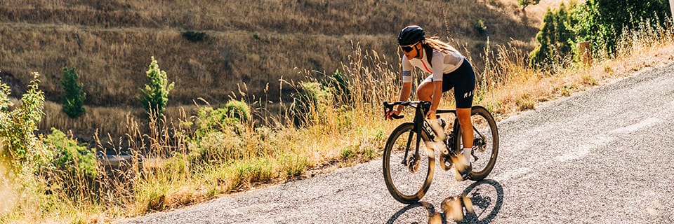 Como se adaptam os cabos e as bainhas dos travões das bicicletas de estrada?
