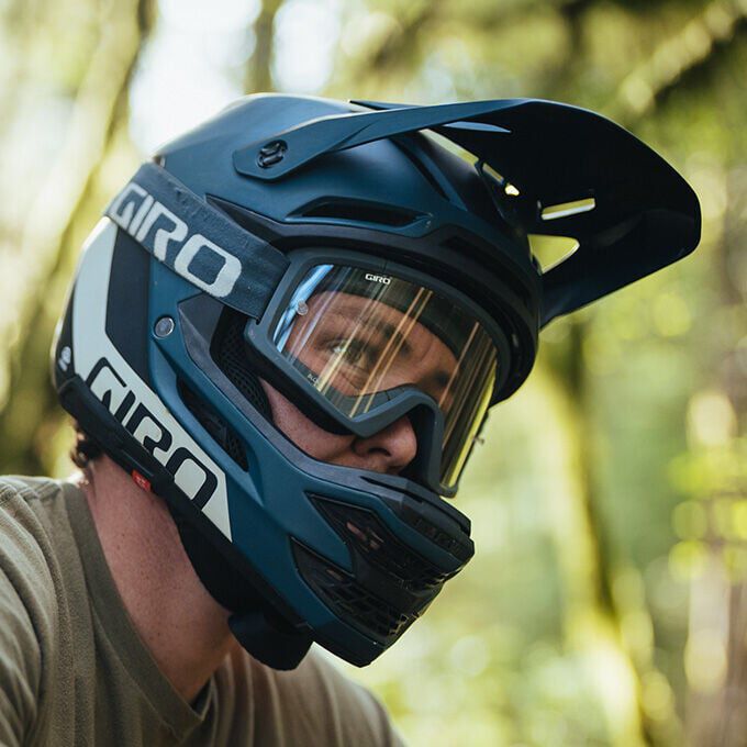 Capacete de BTT GIRO INSURGENT MIPS SPHERICAL Preto