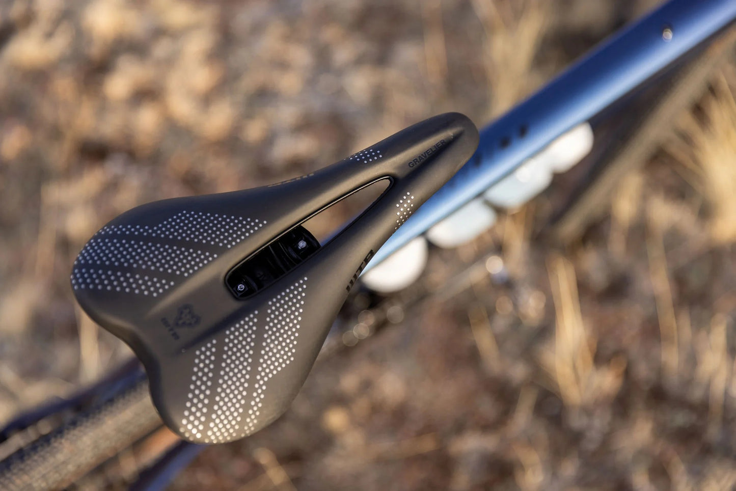 Selim WTB GRAVELIER 140mm Carris em aço inoxidável Preto