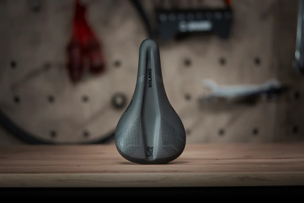 Selim WTB SOLANO SL 157mm Carris de titânio Preto