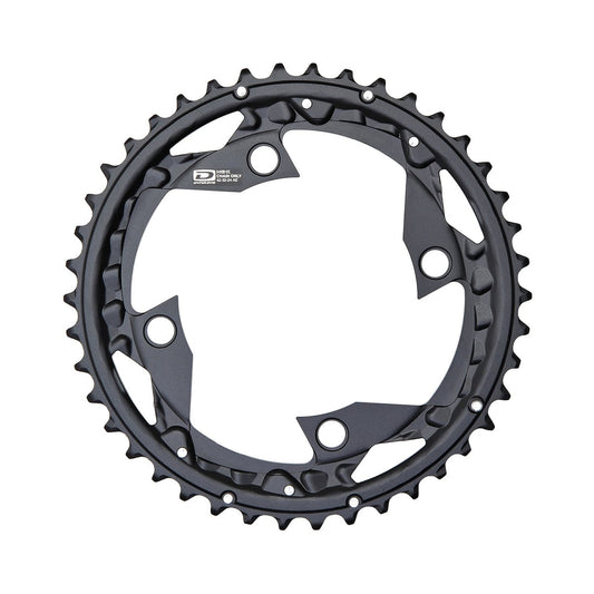 Prato exterior SHIMANO FC-M670/M660/670/780 de 10 velocidades, 4 furos, 104 mm — vista do prato sobre fundo branco