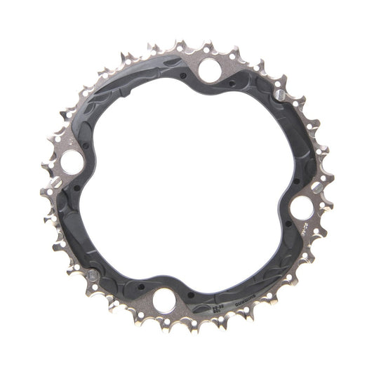 Prato intermédio SHIMANO SLX M660/670/XT M780 de 10 velocidades, 4 furos, 104 mm — vista do prato sobre fundo branco