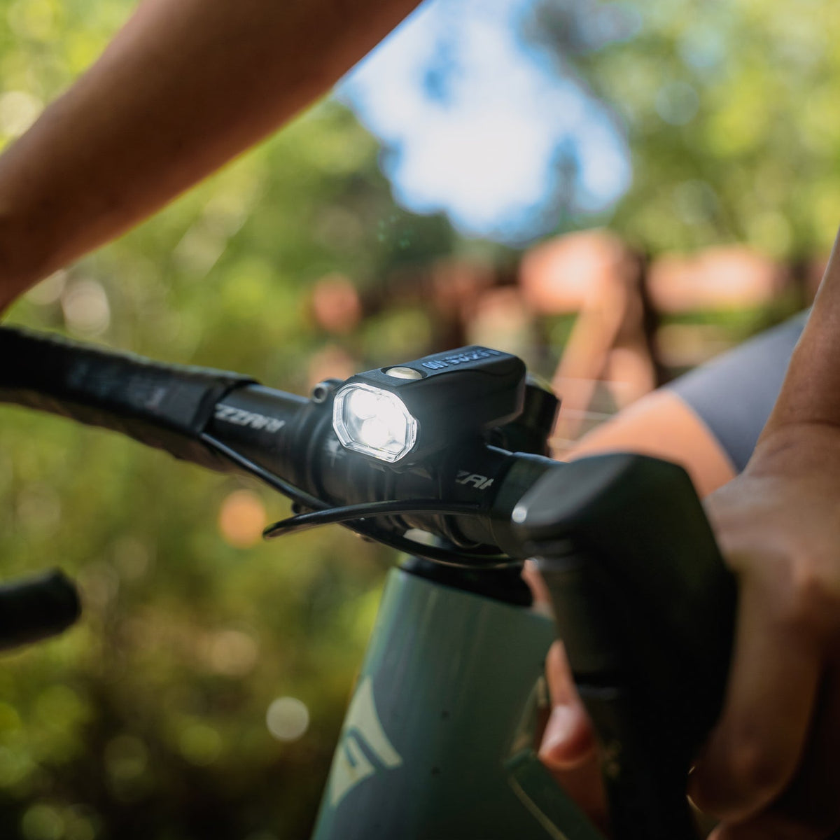 Lezyne KTV Drive Pro 400+ dianteira no guiador