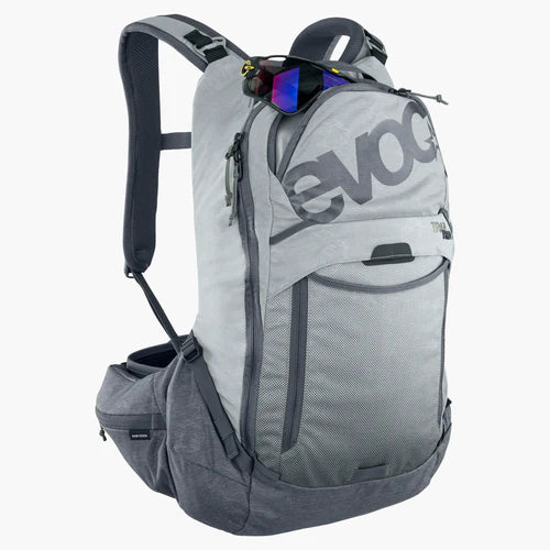 Mochila com proteção dorsal EVOC TRAIL PRO 16 L cinzenta