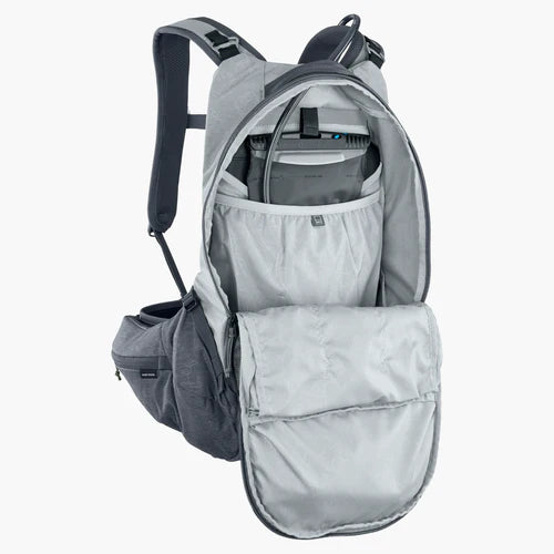 Mochila com proteção dorsal EVOC TRAIL PRO 16 L cinzenta