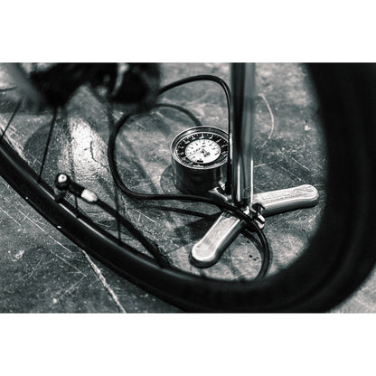 Bomba de pé LEZYNE CNC FLOOR DRIVE ABS-1 Pro prateada