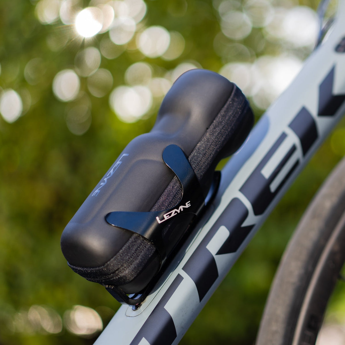 Bidão porta-ferramentas LEZYNE FLOW CADDY PRO preto