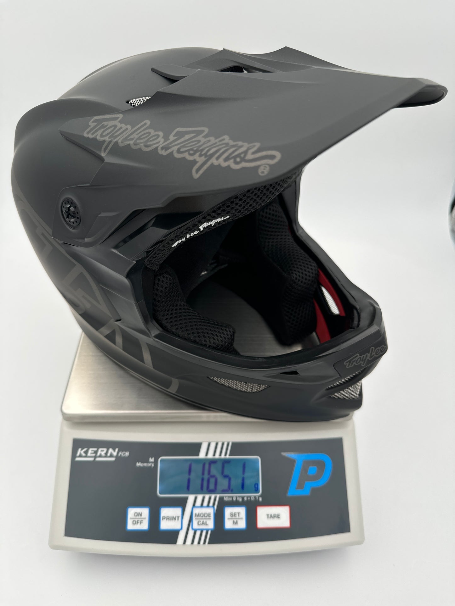 Capacete MTB TROY LEE DESIGNS D3 FIBERLITE MONO Preto