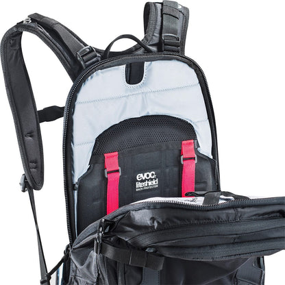 Mochila com Proteção Dorsal Integrada EVOC PROTECTOR FR ENDURO BLACKLINE 16 Preto