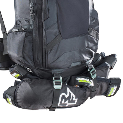 Mochila com Proteção Dorsal Integrada EVOC PROTECTOR FR ENDURO BLACKLINE 16 Preto