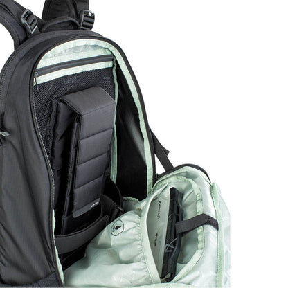 Mochila com Painel Dorsal EVOC TRAIL E-RIDE 20L Preto