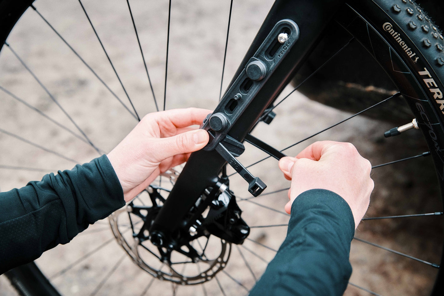FIDLOCK TWIST VARIO BASE Suporte magnético e mecânico multiusos Preto