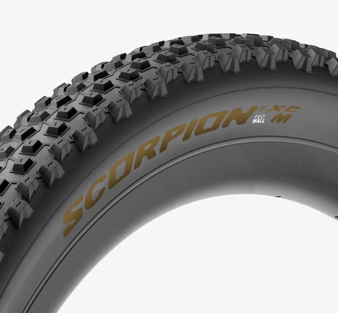 Pneu PIRELLI SCORPION XC M 29x2.4 ProWall Tubeless Ready Soft Preto/Dourado 4354400