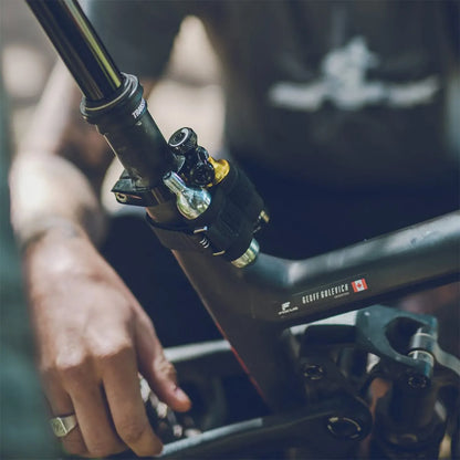 Kit de Reparação Tubeless Percutor CO2 LEZYNE BLASTER + 5 Mechas