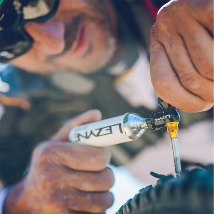 Kit de Reparação Tubeless Percutor CO2 LEZYNE BLASTER + 5 Mechas