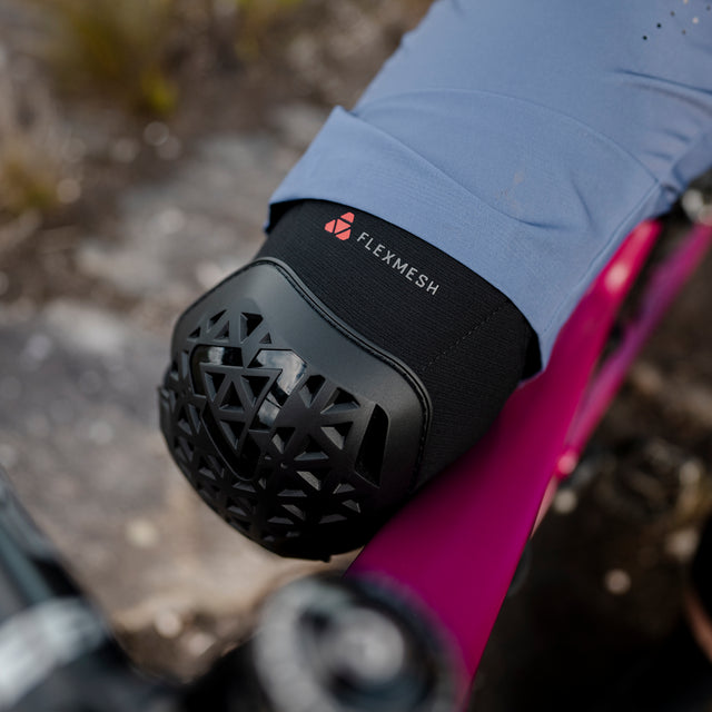 Joelheiras LEATT FLEXMESH Preto