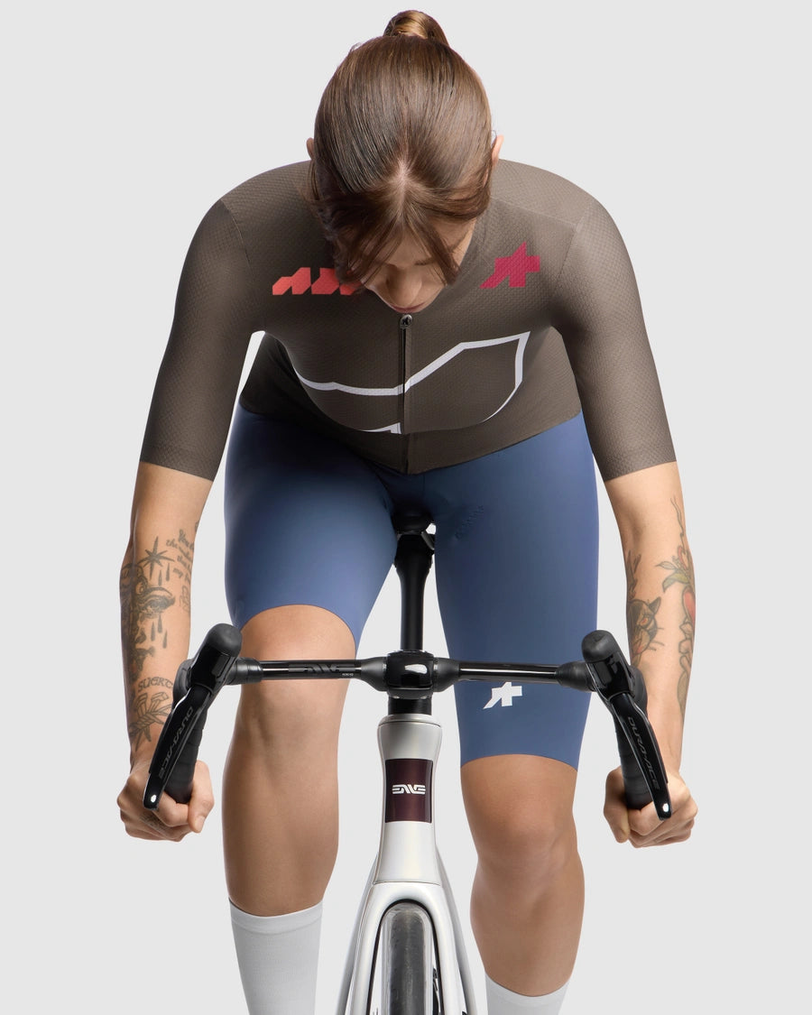 ASSOS DYORA R S11 We are the A Camisola de manga comprida castanha para mulher