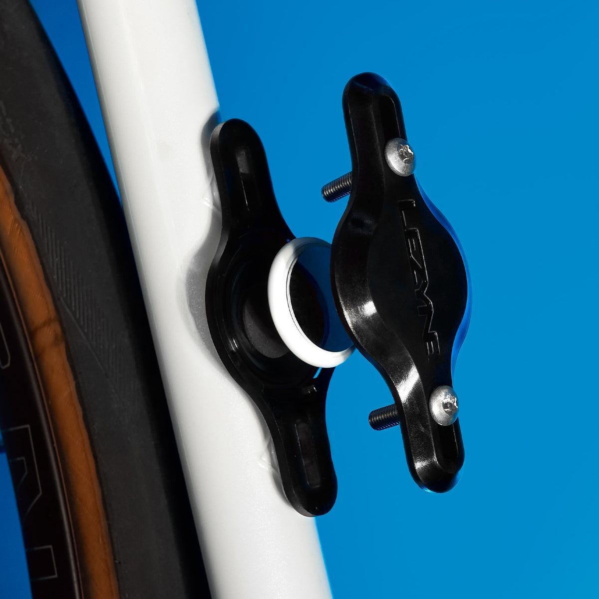 Suporte Antirroubo LEZYNE MATRIX BIKE TAGGER Preto (para AirTag)
