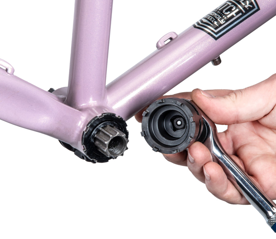 Park Tool BBT-118 encaixado num movimento pedaleiro