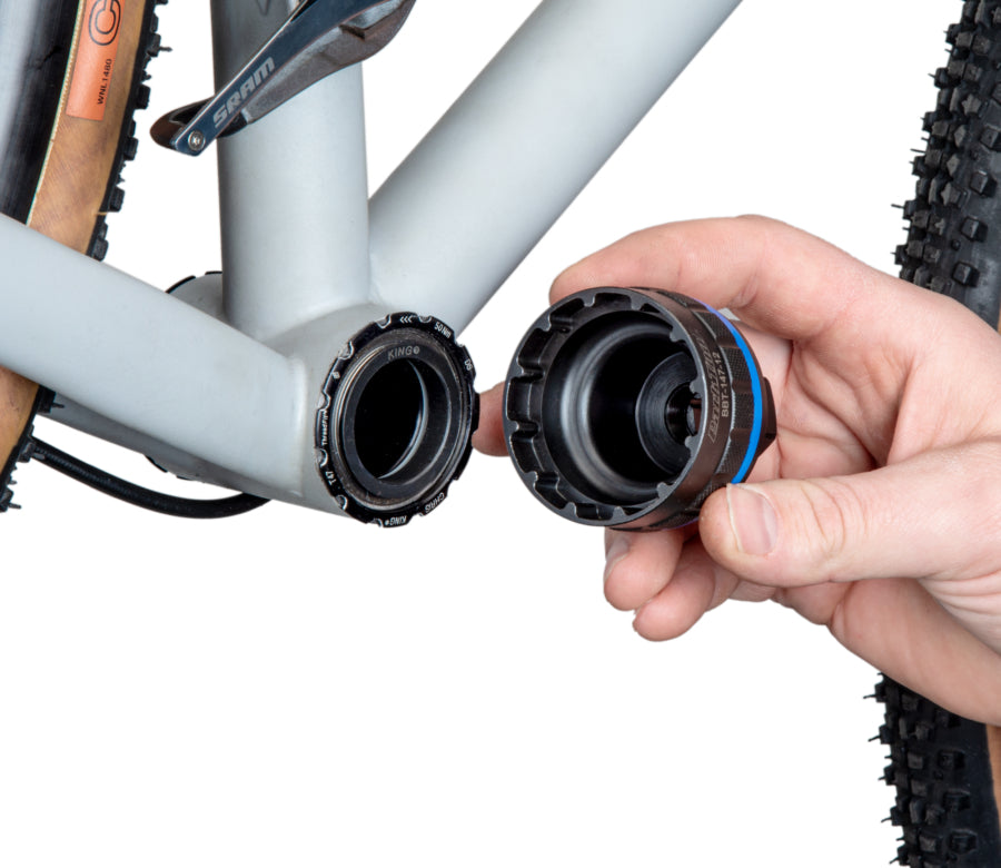 Park Tool BBT-147-12 encaixado num movimento pedaleiro Chris King