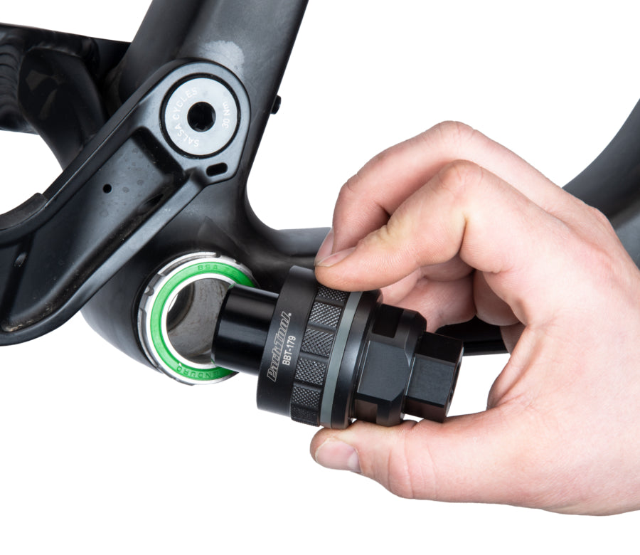 Park Tool BBT-179 encaixado num movimento pedaleiro Enduro
