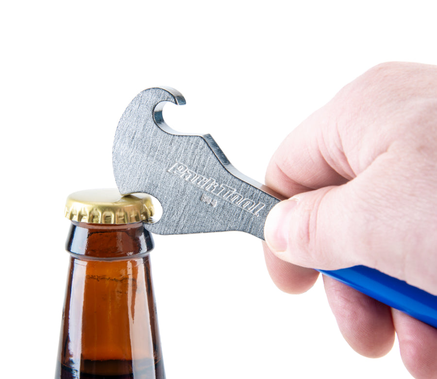 Park Tool BO-6 a retirar a carica de uma garrafa de vidro