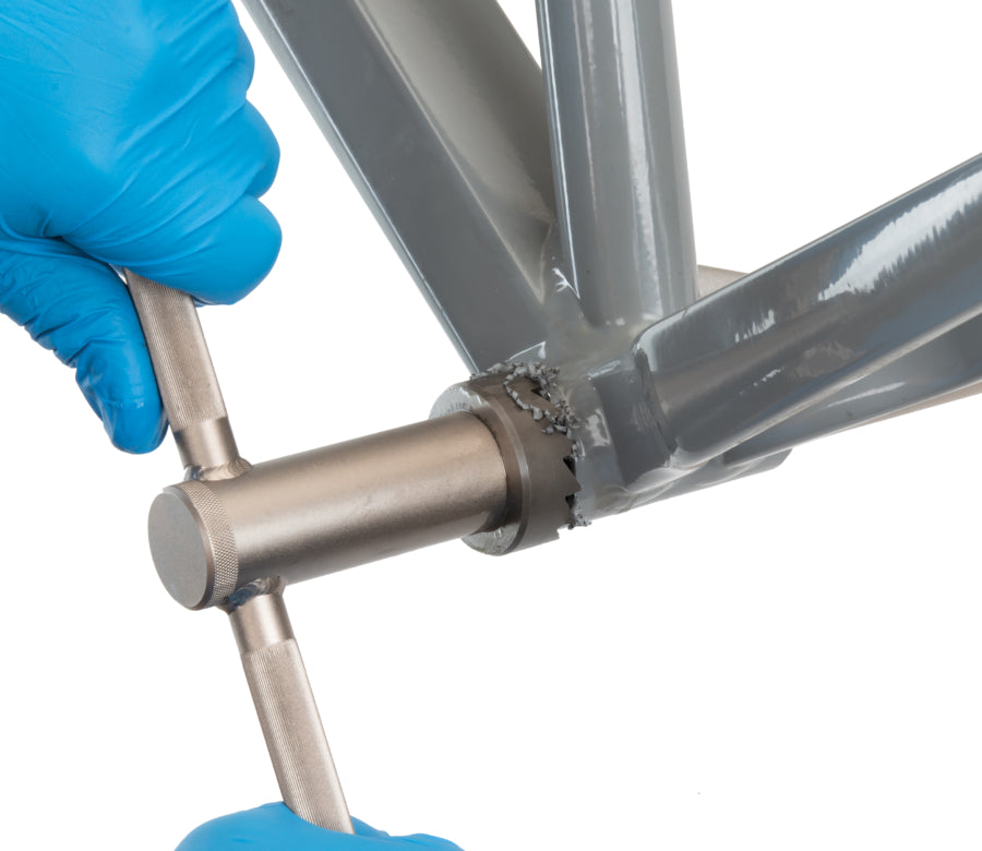 Park Tool BTS-1 a facear uma caixa de pedaleiro BSA