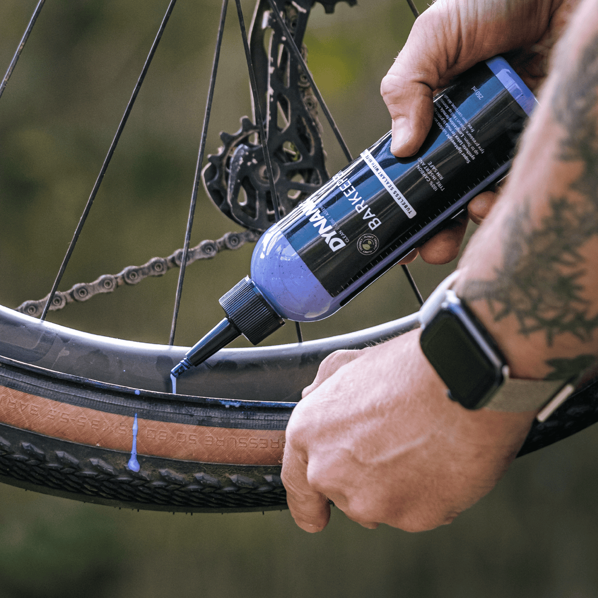 Selante DYNAMIC BARKEEPER vertido num pneu tubeless