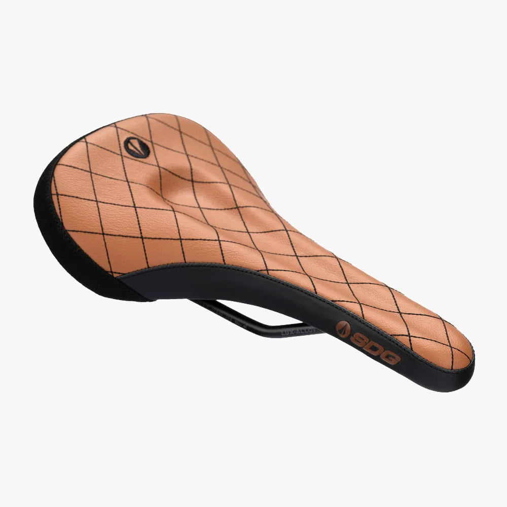 Selim SDG BEL-AIR V3 MAX castanho com pespontos e carris Lux-Alloy