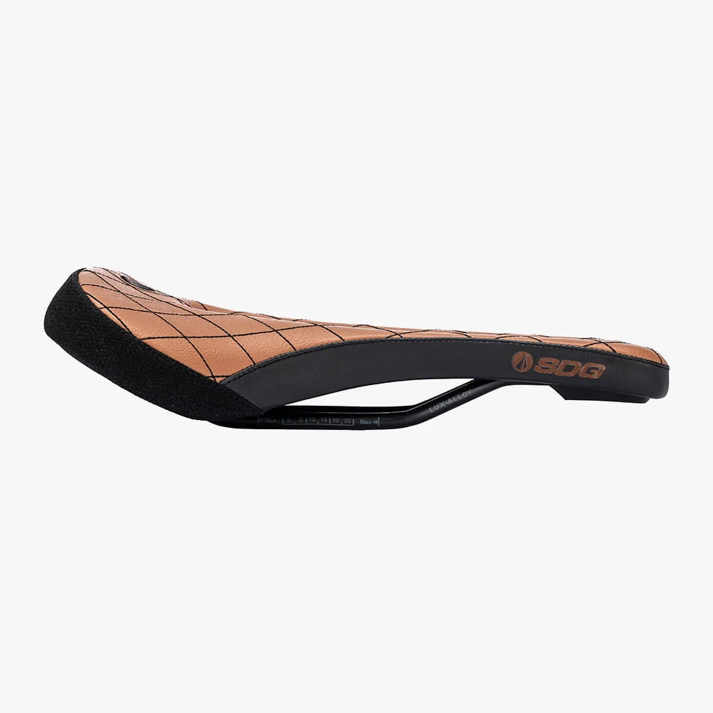 Selim SDG BEL-AIR V3 MAX castanho com pespontos e carris Lux-Alloy